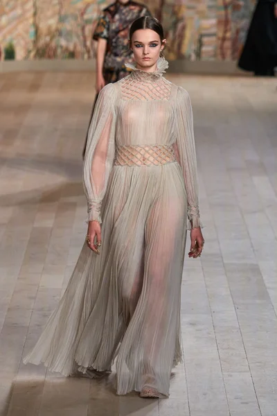 Look 9